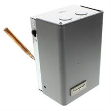 Honeywell L8124G1020 - Triple Aquastat Relay with High Limit, 10F Fixed High Limit Diff, 10-25F Low Limit Diff, SPST, High/Low Limit Switching, 130-240F High Limit Range, 110-220F Low Limit Range, 0-95%RH Operating Humidity Range, Vertical Mount