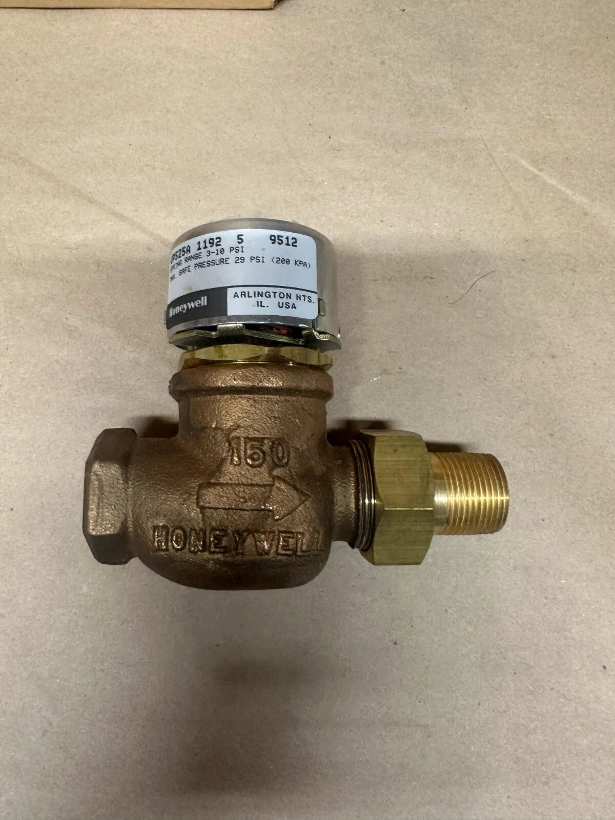 Honeywell VP525A1192 - Pneumatic Radiator Valve - N.O., 180F Max, 3/4", Straight